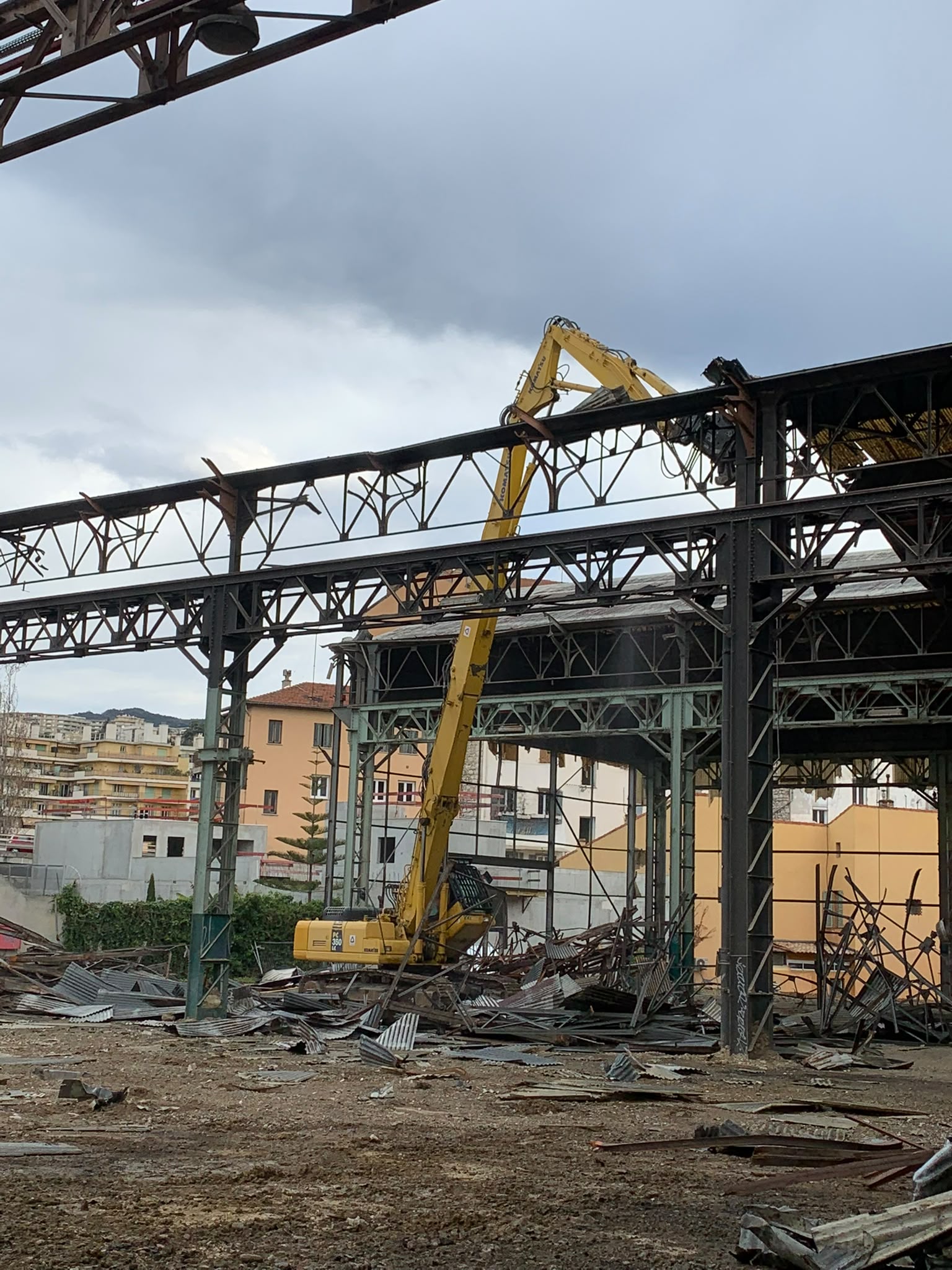 Chantier de démolition à Fréjus